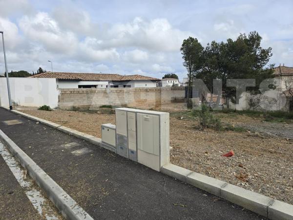 JOLI TERRAIN CONSTRUCTIBLE ET VIABILISE TRES BIEN SITUE A NARBONNE