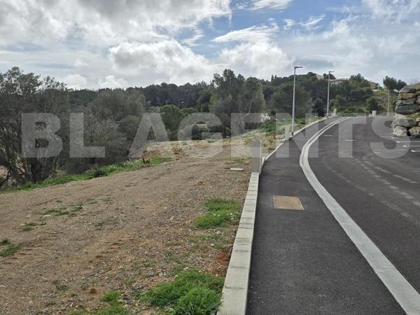 JOLI TERRAIN CONSTRUCTIBLE ET VIABILISE TRES BIEN SITUE A NARBONNE