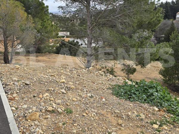 JOLI TERRAIN CONSTRUCTIBLE ET VIABILISE TRES BIEN SITUE A NARBONNE