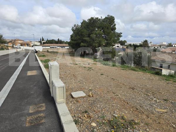 JOLI TERRAIN CONSTRUCTIBLE ET VIABILISE TRES BIEN SITUE A NARBONNE