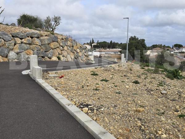 JOLI TERRAIN CONSTRUCTIBLE ET VIABILISE TRES BIEN SITUE A NARBONNE