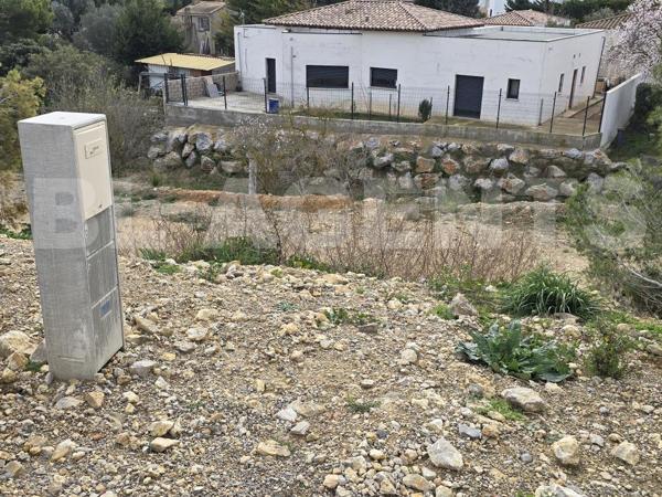 JOLI TERRAIN CONSTRUCTIBLE ET VIABILISE TRES BIEN SITUE A NARBONNE