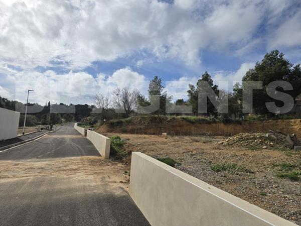 JOLI TERRAIN CONSTRUCTIBLE ET VIABILISE TRES BIEN SITUE A NARBONNE