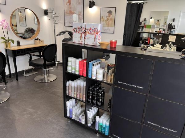 Salon de coiffure lumineux et fonctionnel