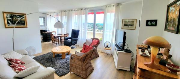 Rouen 10 mn Gare : Bel Appt 70 m² dernier étage, avec 2 terrasses (22 m²), cave et Garage ! Excellente opportunité ...