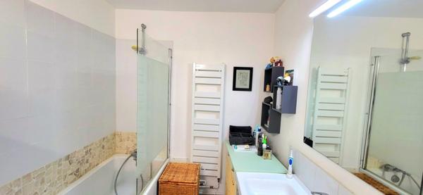 Rouen 10 mn Gare : Bel Appt 70 m² dernier étage, avec 2 terrasses (22 m²), cave et Garage ! Excellente opportunité ...