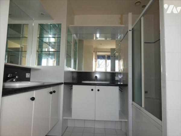 PLONEVEZ DU FAOU- Grande maison, proche du bourg