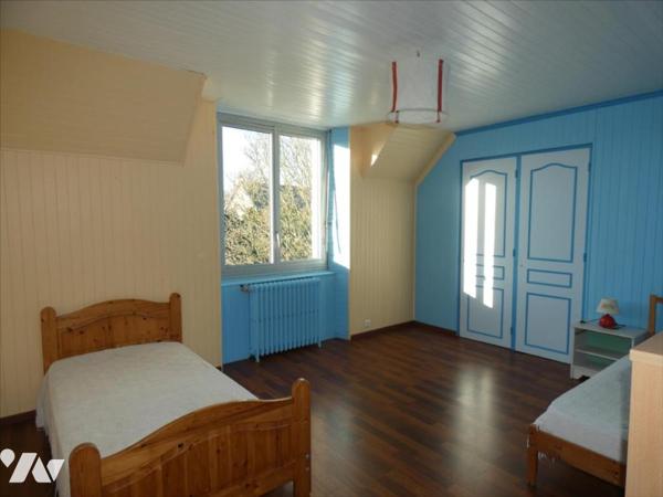 PLONEVEZ DU FAOU- Grande maison, proche du bourg