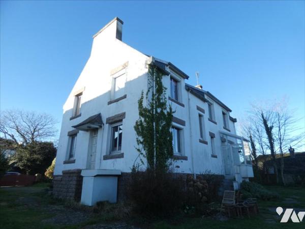 PLONEVEZ DU FAOU- Grande maison, proche du bourg