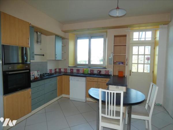 PLONEVEZ DU FAOU- Grande maison, proche du bourg