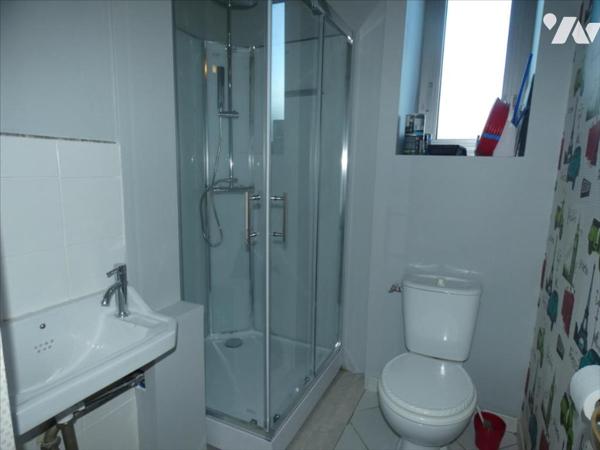 PLONEVEZ DU FAOU- Grande maison, proche du bourg