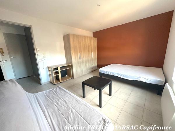 APPARTEMENT 30m2 - MEUBLE en LOCATION - PARKING - DERNIER ETAGE