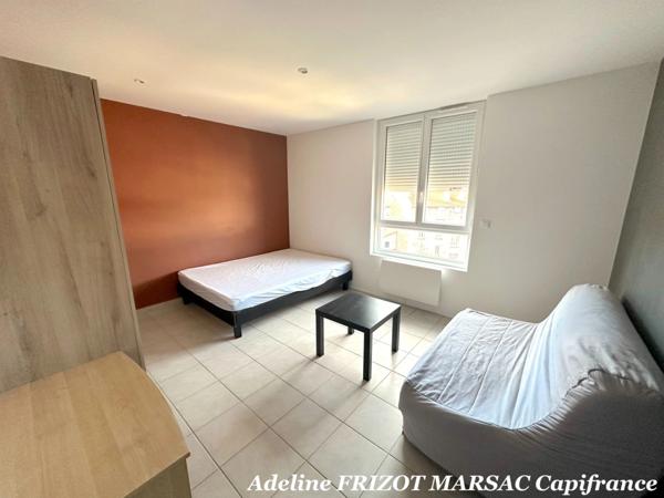 APPARTEMENT 30m2 - MEUBLE en LOCATION - PARKING - DERNIER ETAGE