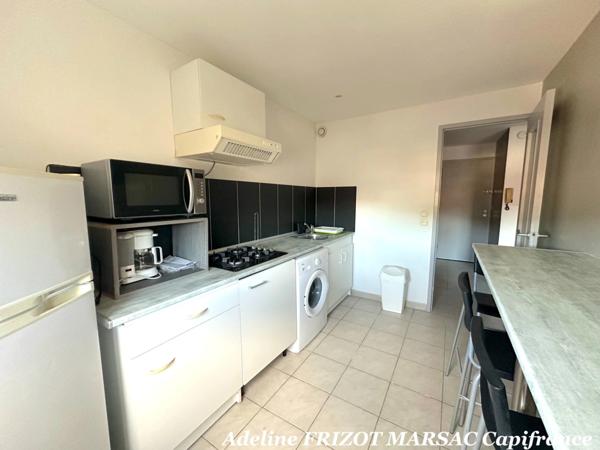 APPARTEMENT 30m2 - MEUBLE en LOCATION - PARKING - DERNIER ETAGE