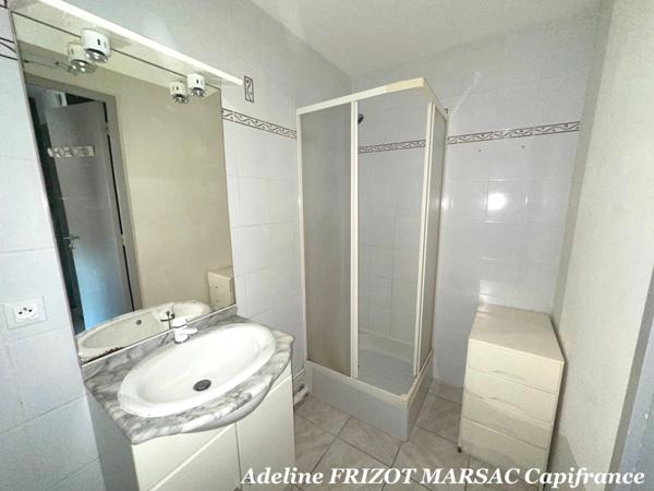 APPARTEMENT 30m2 - MEUBLE en LOCATION - PARKING - DERNIER ETAGE