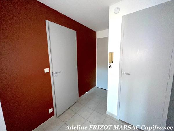 APPARTEMENT 30m2 - MEUBLE en LOCATION - PARKING - DERNIER ETAGE