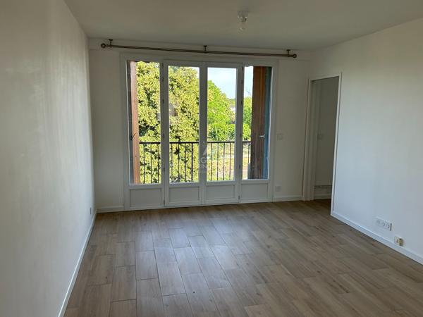 Appartement Le Mesnil Le Roi 3 pièce(s) Loyer 1 290 €/mois charges comprises **  - Référence  4734