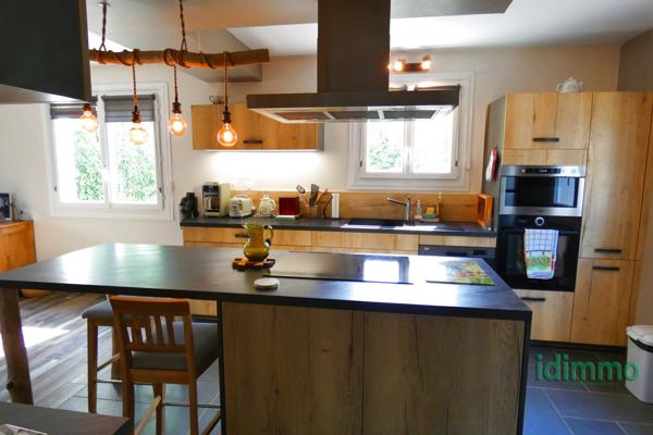 BELLE MAISON 5 CHAMBRES Vic-sur-Cère (15800)