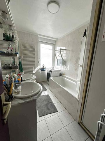 Maison 8 pièce(s) 5 chambre(s) 180 m²