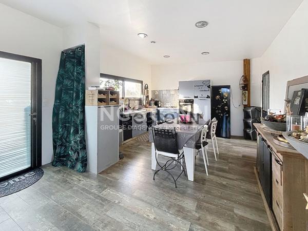 Maison 7 pièces AMBON À 10 minutes à pied de la plage, environnement calme