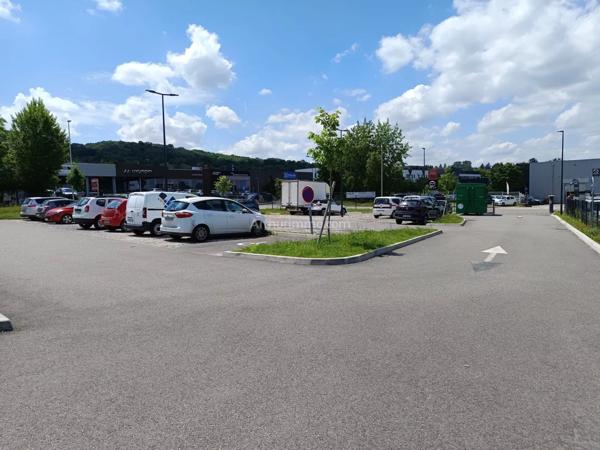 Location Local commercial 1 pièces 218 m2 à Bourgoin-Jallieu