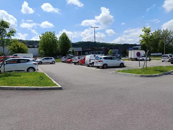 Location Local commercial 1 pièces 218 m2 à Bourgoin-Jallieu