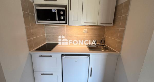 Location Studio meublé 26.88 m² - Hyères 83400