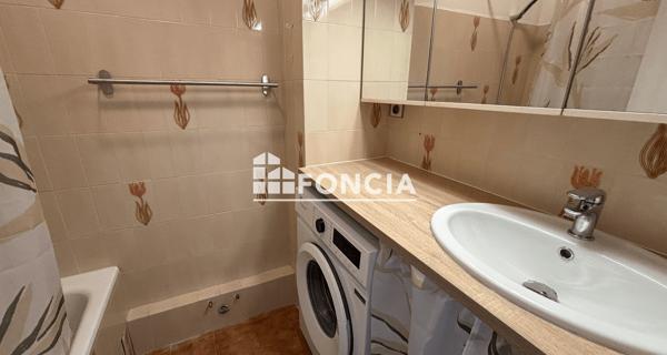 Location Studio meublé 26.88 m² - Hyères 83400