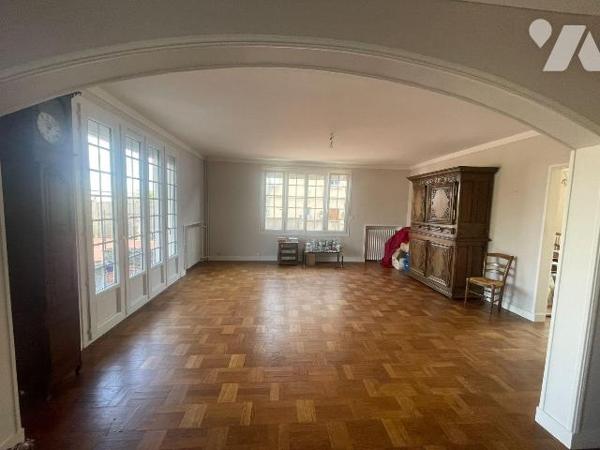 NOUVEAU "Chez des Notaires à Mes Côtés", situé en centre ville de FALAISE, au pied  des commerc...