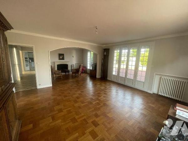 NOUVEAU "Chez des Notaires à Mes Côtés", situé en centre ville de FALAISE, au pied  des commerc...