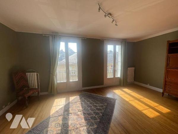 NOUVEAU "Chez des Notaires à Mes Côtés", situé en centre ville de FALAISE, au pied  des commerc...