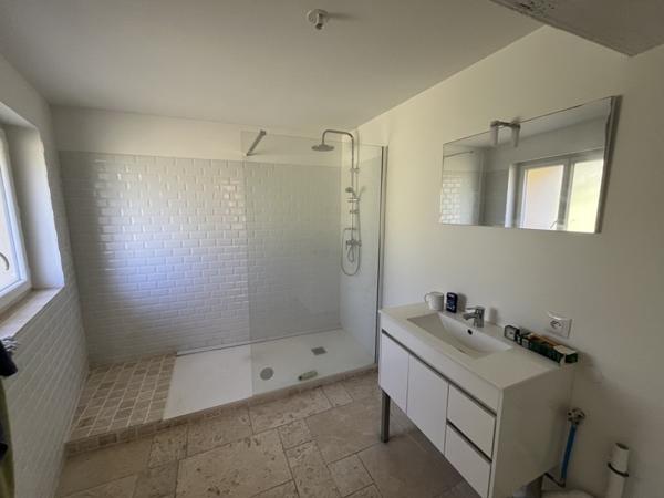 Maison à louer 850 € CC Baigneaux 4 p 98 m² DPE D