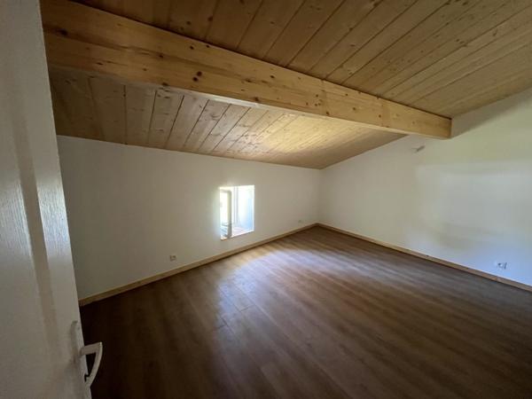 Maison à louer 850 € CC Baigneaux 4 p 98 m² DPE D
