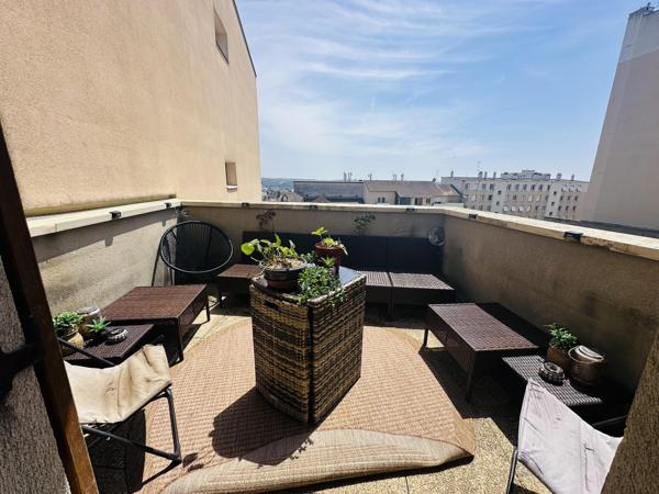 Appartement
         6 pièces
        - 103 m² 219 900 € *