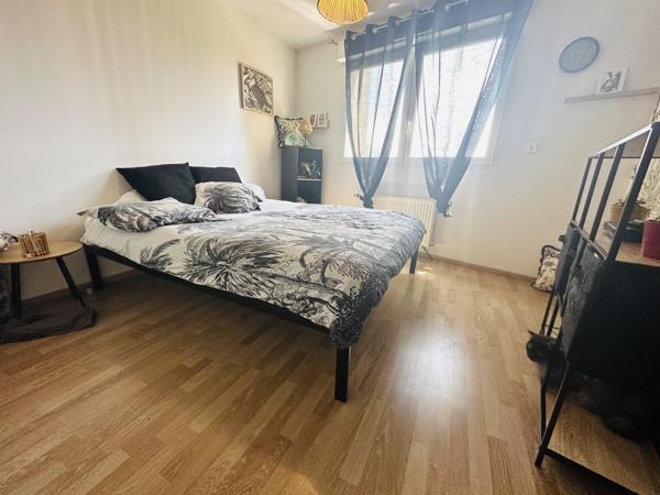 Appartement
         6 pièces
        - 103 m² 219 900 € *