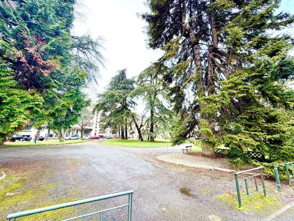 Garage fermé à vendre à Chambéry en Savoie (73000), ref : 73007-202