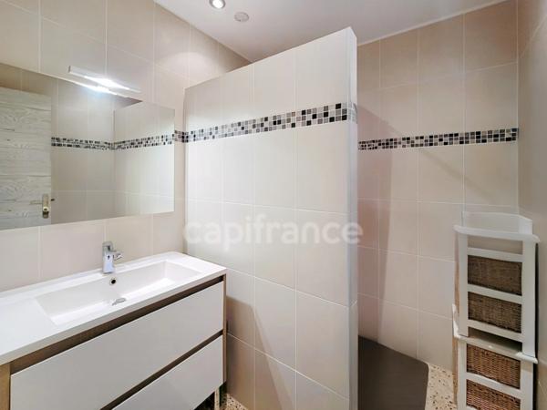 A VENDRE - Maison vigneronne T10 - 252m² habitables - Garage - Terrasse - Roujan (34)