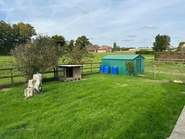 Beau pavillon familial avec appartement T2 situé à Coulonges Les Sablons