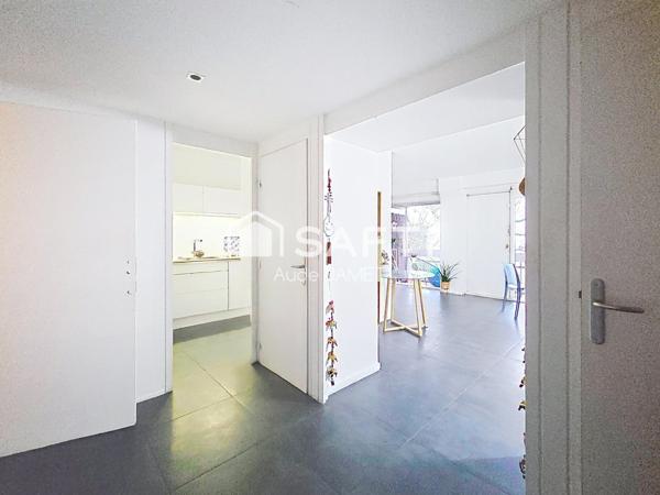 Entièrement refait, avec double balcon-terrasse