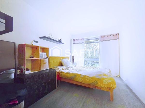 Entièrement refait, avec double balcon-terrasse