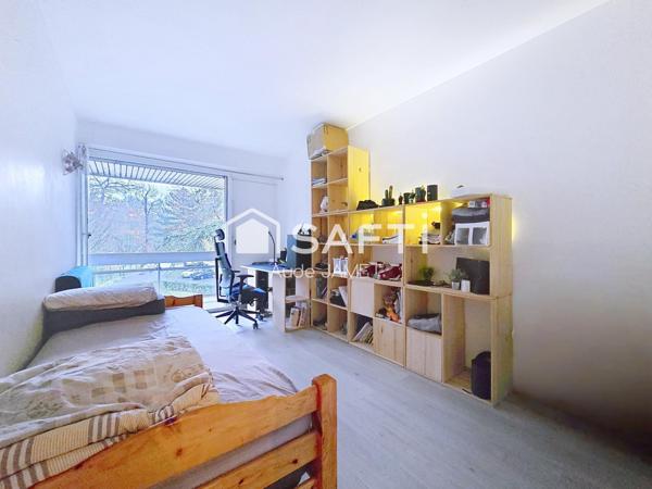 Entièrement refait, avec double balcon-terrasse