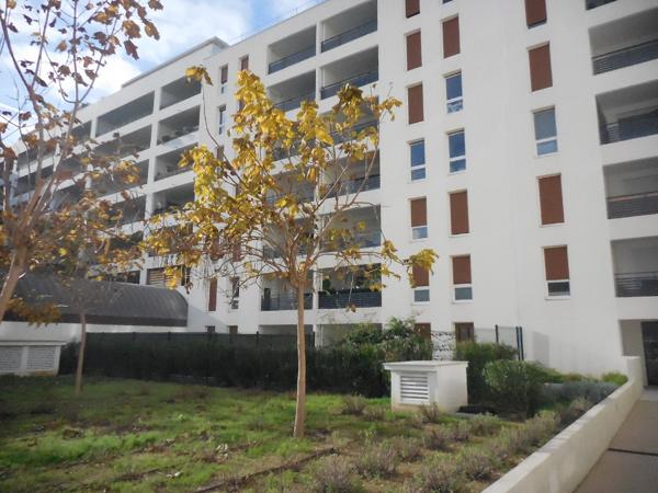 T1/2 QUARTIER BAILLE AVEC GARAGE