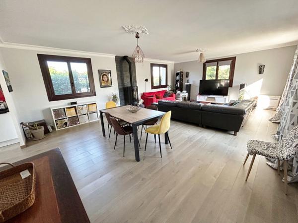 Maison 7 pièce(s) avec sous-sol et piscine sur 1500 m² de terrain