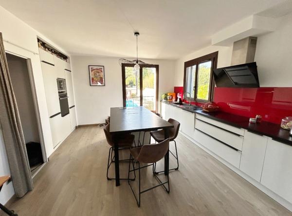 Maison 7 pièce(s) avec sous-sol et piscine sur 1500 m² de terrain