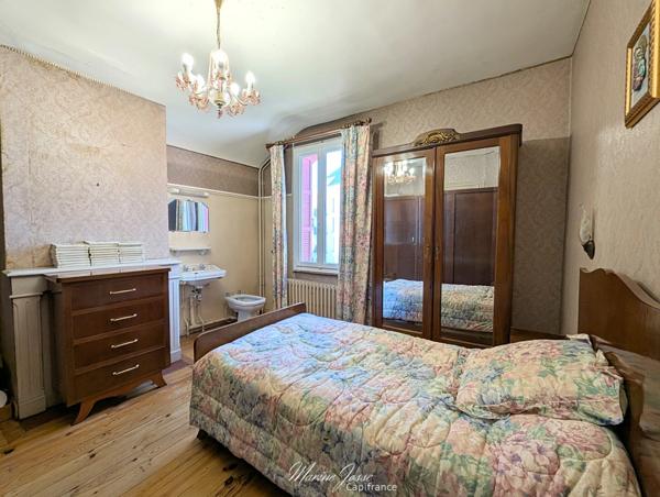 Lourdes – Maison de caractère style basque, modulable, idéale pour un projet familial ou locatif.