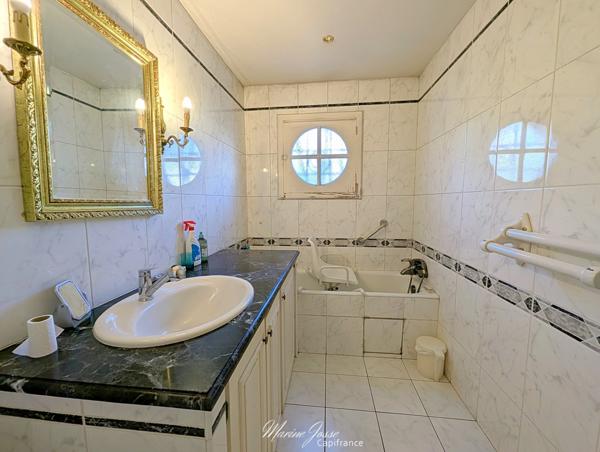 Lourdes – Maison de caractère style basque, modulable, idéale pour un projet familial ou locatif.