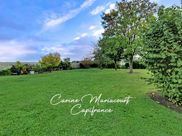 Maison 4 chambres sur sous-sol avec espace de vie de plain-pied et grand garage – Terrain 1701 m² – proche La Crèche et Saint-Maixent-l’École (79)