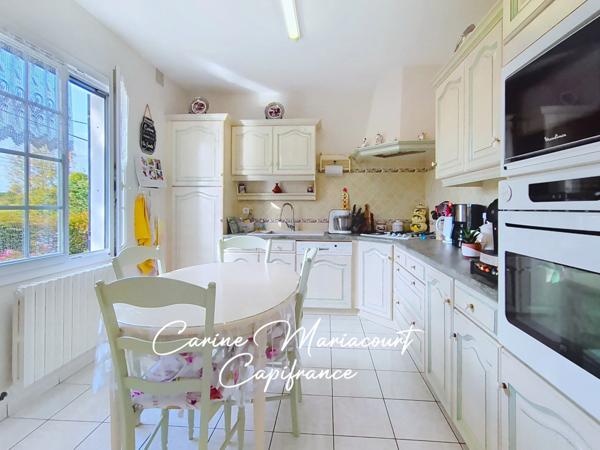 Maison 4 chambres sur sous-sol avec espace de vie de plain-pied et grand garage – Terrain 1701 m² – proche La Crèche et Saint-Maixent-l’École (79)