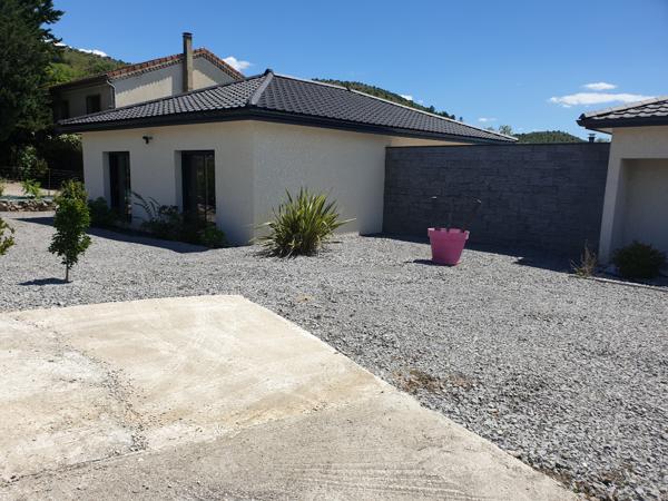 2 VILLAS NEUVES raccordables - plain-pied - grand jardin plat - piscine chauffée - accès vélo - sud Vinezac (07110)