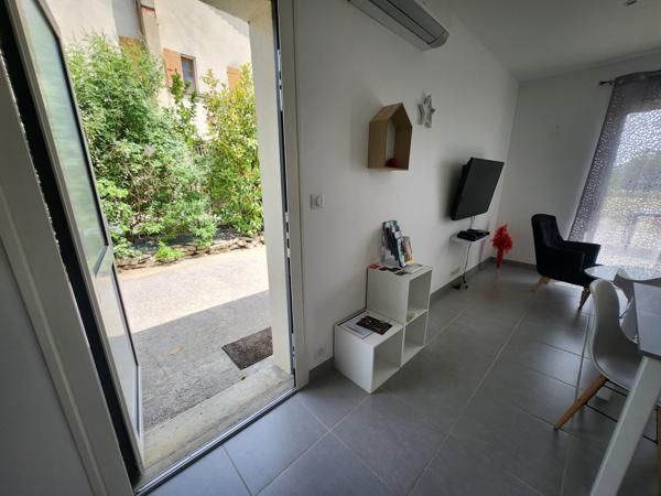 2 VILLAS NEUVES raccordables - plain-pied - grand jardin plat - piscine chauffée - accès vélo - sud Vinezac (07110)